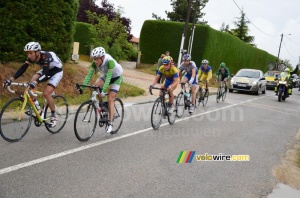 Sébastien Duret (Bretagne-Schuller) and the other riders of the leading group (400x)