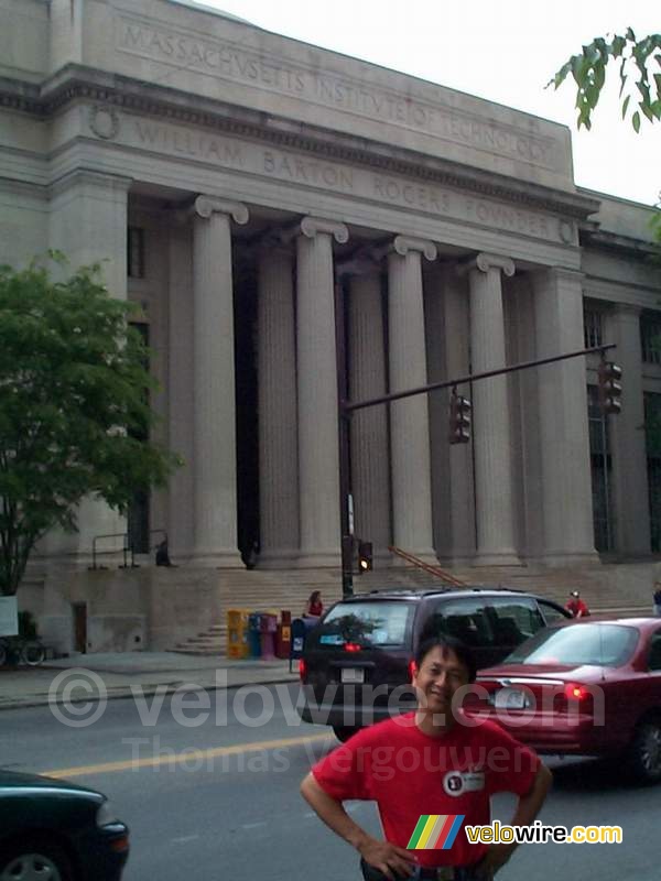 [Boston] - Anh in front of the Massachusetts Institute of Technology (MIT)