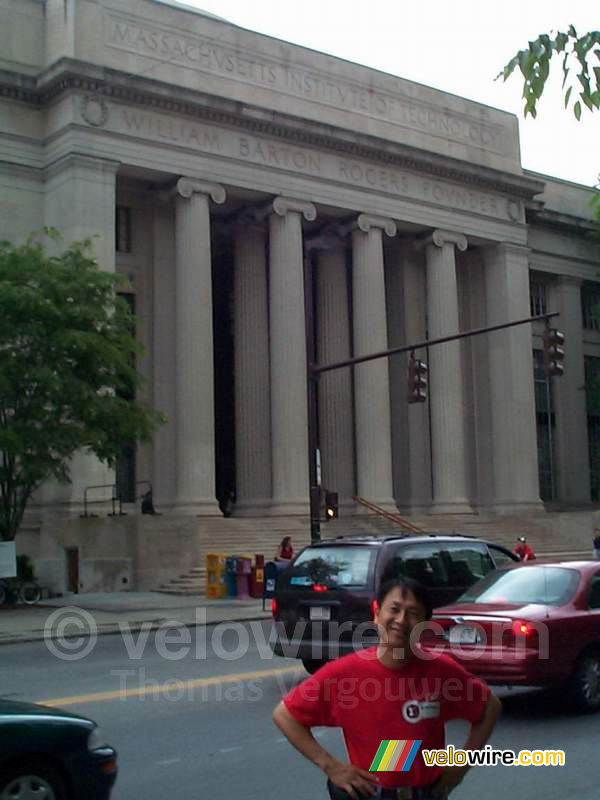 [Boston] - Anh devant le Massacusetts Institute of Technology (MIT)