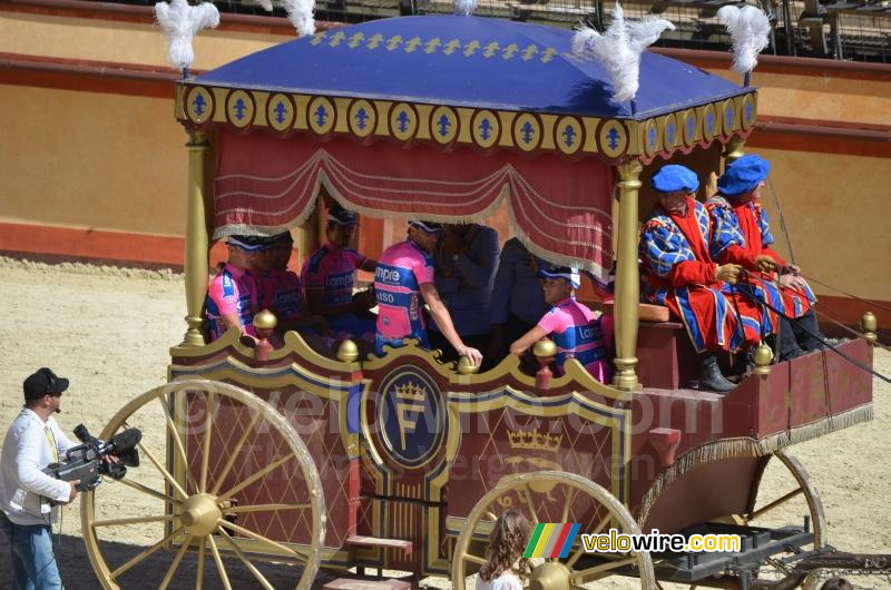 Lampre-ISD arrives in a carriage