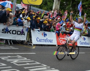 Thor Hushovd (Team Garmin-Cervélo) wins the stage in Gap (444x)