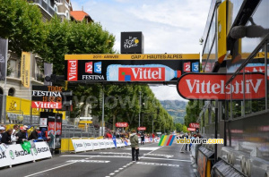 The finish line in Gap when the sun came out (485x)