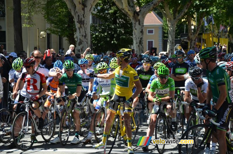 Mais que fait Thomas Voeckler avec sa plaque de cadre ?